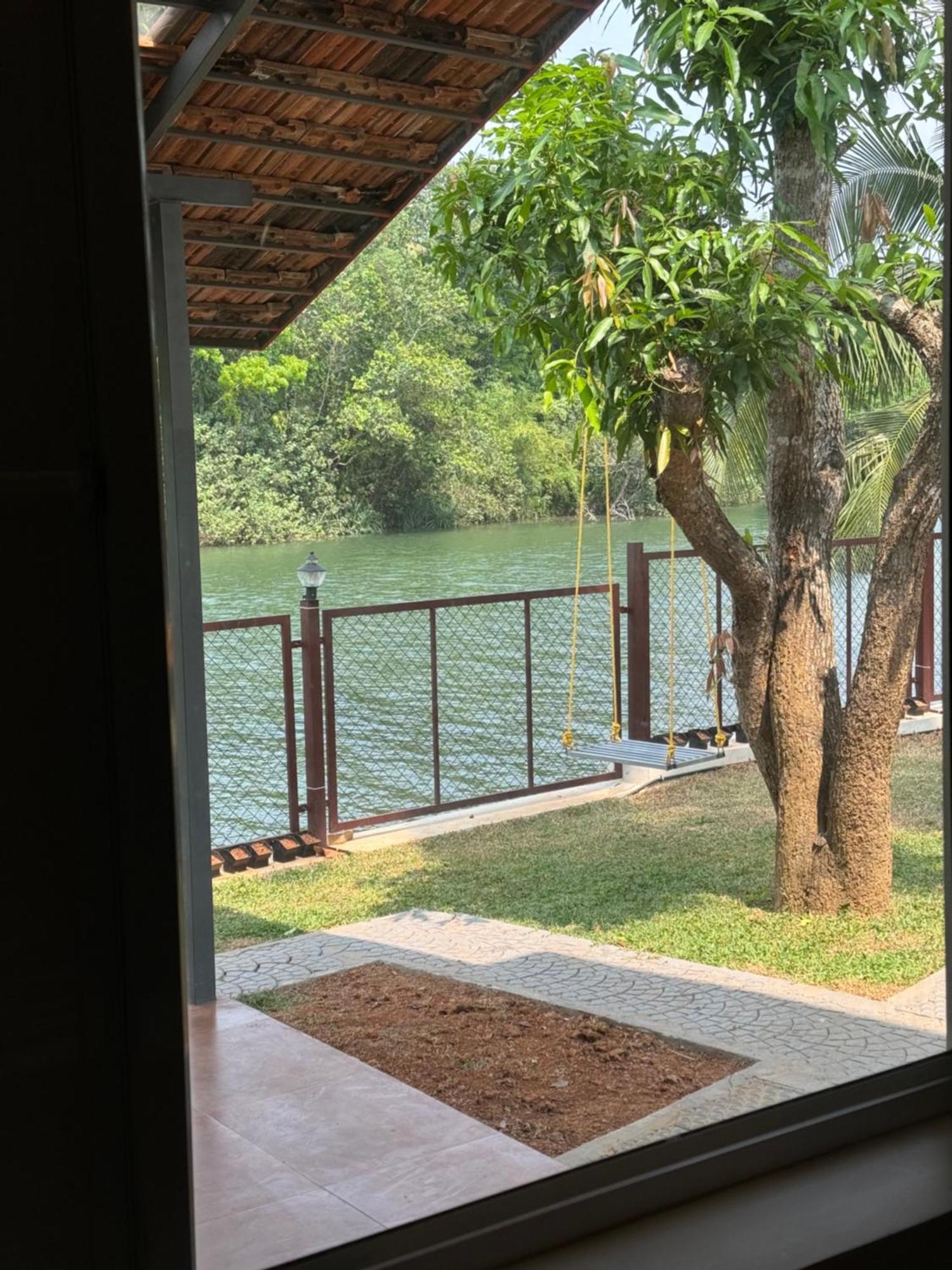 Blue Lake Villa Коллам Экстерьер фото